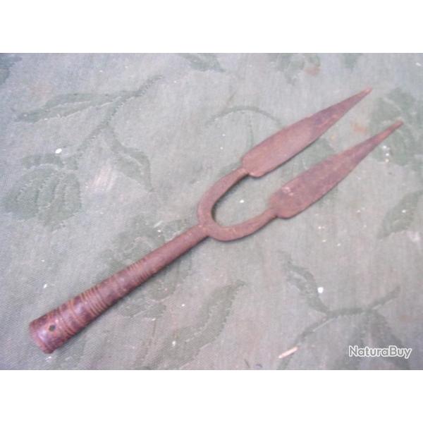 lance � double pointe africaine