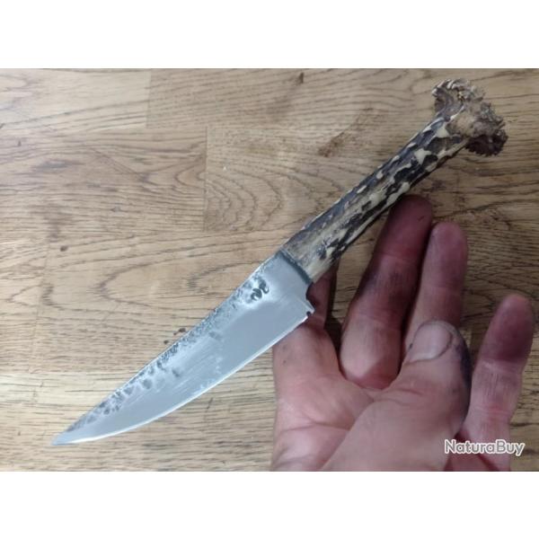 couteau  forg�e acier carbone manche en chevreuil