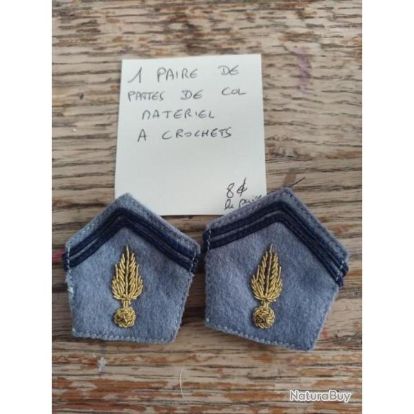 Une paire de pattes de col mat�riel a crochets