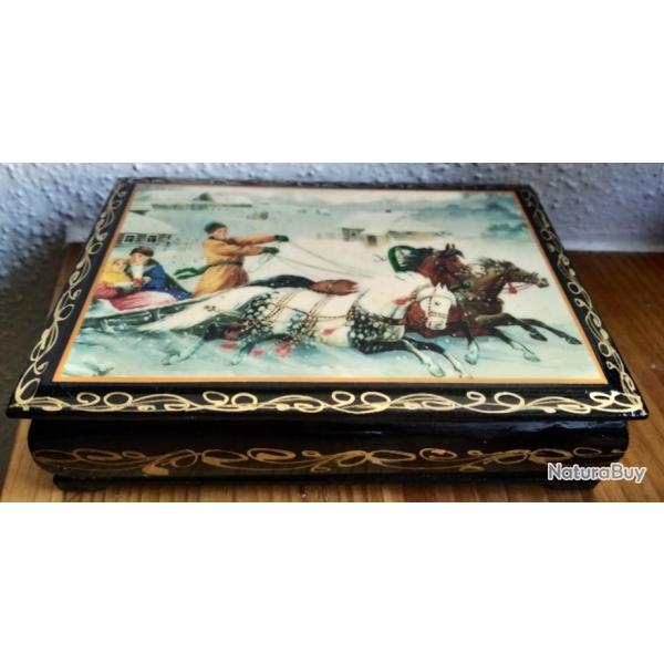 Bo�te � bijoux en bois "L'hiver en Russie" fabriqu�e en Oural Russie