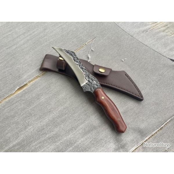 Couteau style karambit acier martel� manche en bois avec son �tui