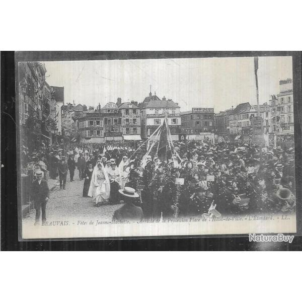 beauvais ftes de jeanne hachette arrive de la procession place de l'hotel de ville l'tendard cpa