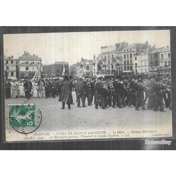 beauvais f�tes de jeanne hachette le d�fil� musique municipale et demoiselle portant l'�ten cpa 1909