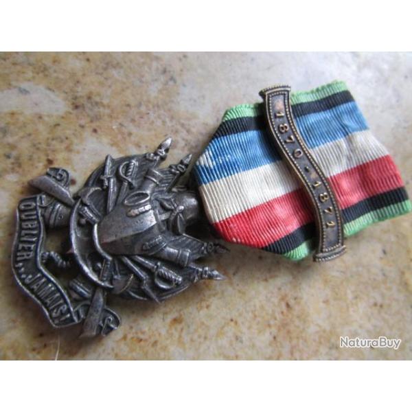 m�daille comm�morative 1870 1871 barrette  ( 2 branches prises dans tissu) BOUTON  oublier jamais!