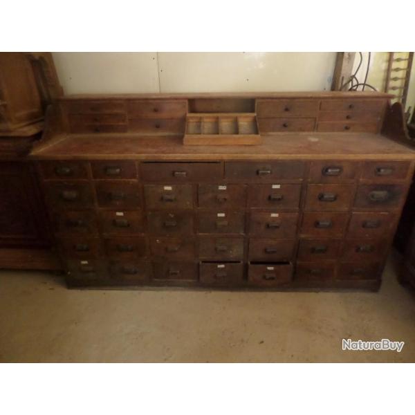 lot de trois meubles de commerce