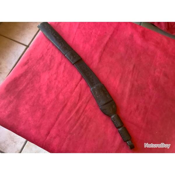 Poignard d'origine ethnique complet avec son fourreau, pas de prix de r�serve