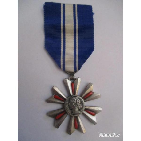 M�daille fran�aise M�rite du sang (1)