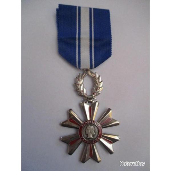 M�daille fran�aise M�rite du sang (2)