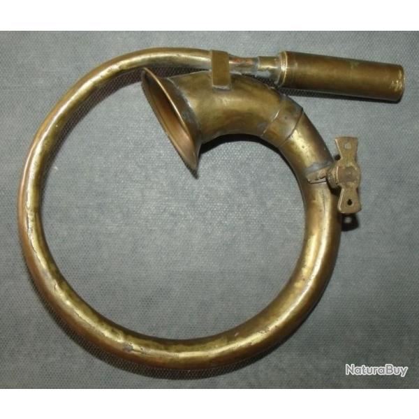 ancien petit klaxon en laiton pour automobile rtro , sans poire mais sonne bien.