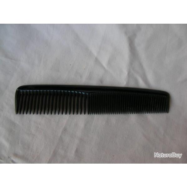 WW2 US PEIGNE EN PLASTIQUE NOIR AM�RICAIN POUR HYGI�NE DU SOLDAT / CIVILE