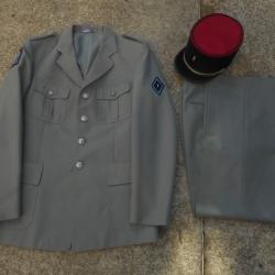 belle uniforme de sortie/ parade gris clair du 1er dragon veste pantalon et k&eacute;pi