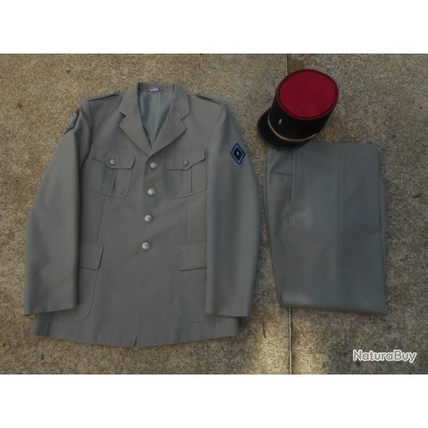 belle uniforme de sortie/ parade gris clair du 1er dragon veste pantalon et k�pi