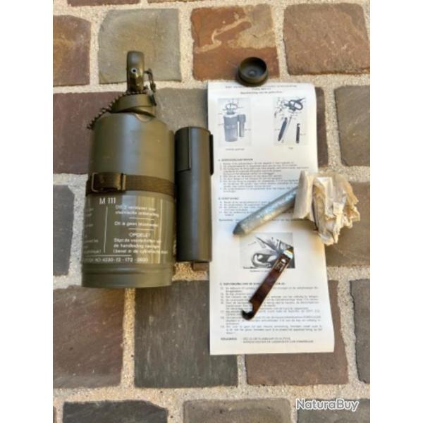 Extincteur DS3 militaire d�sinfection surplus jeep militaire reconstitution France USA