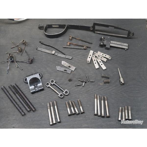 Important lot de pieces pour fusil Schmidt Rubin REF 38 lire l 'annonce