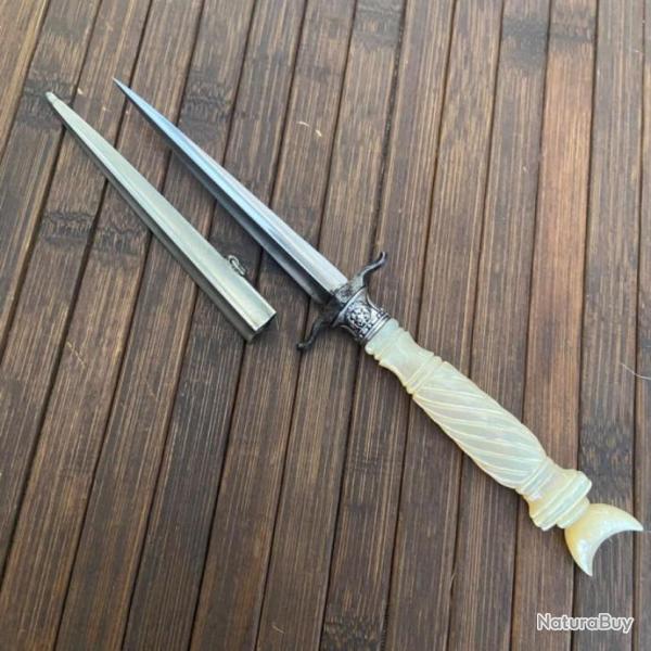 STYLET CHATELLERAULT XlX �me MANCHE EN NACRE  AVEC SON FOURREAU