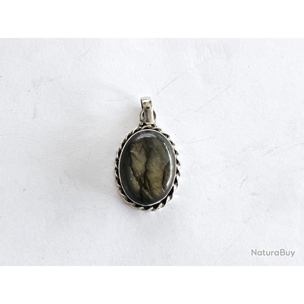 Pendentif argent ancien avec belle pierre vert olive