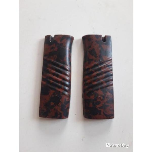 PAIRE DE PLAQUETTES EN BAK�LITE POUR BAIONNETTE K-98