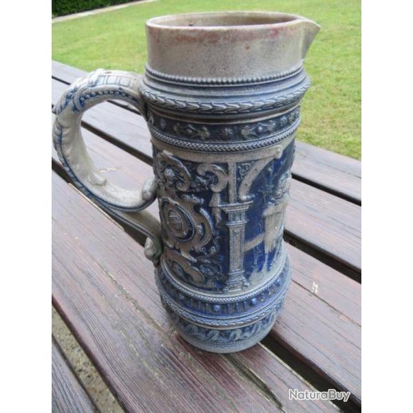 Ancienne tr�s grande chope Allemande �  bi�re en gr�s �maill�e bleu cobalt (XX�)