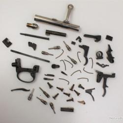 LOT PIECES ARMURERIE