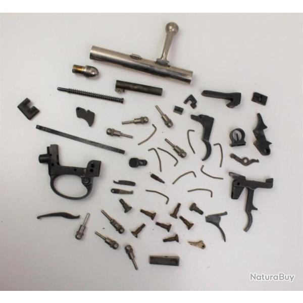 LOT PIECES ARMURERIE