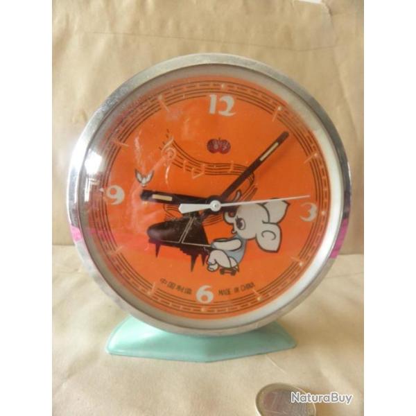 vintage r�veil avec bras d'�l�phant mobile