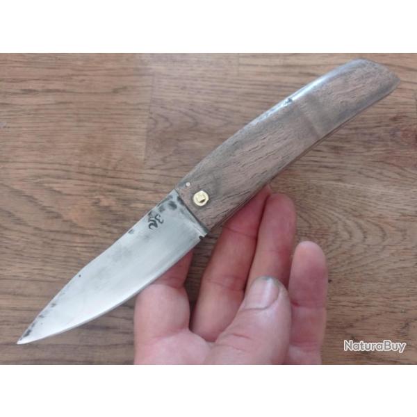 Couteau pliant deux clous forg� en bois de noyer