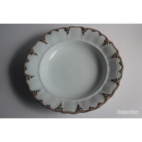 Assiette porcelaine Thun Kl�sterle Vienne Autriche XIXe si�cle