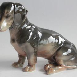Chien Teckel porcelaine Karl Ens Volkstedt Allemagne