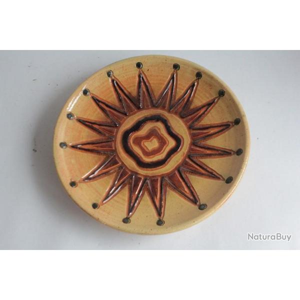 Plat c�ramique Soleil Louis GIRAUD Biot Vallauris