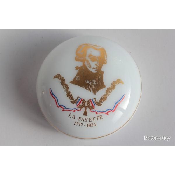 SAINT LOUIS Presse-papier cristal opalin La Fayette