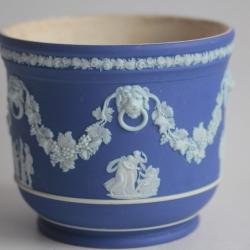 Cache pot porcelaine biscuit Wedgwood