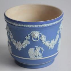 Cache pot porcelaine biscuit Wedgwood
