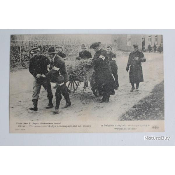 CPA France Un aum�nier accompagnant un bless�