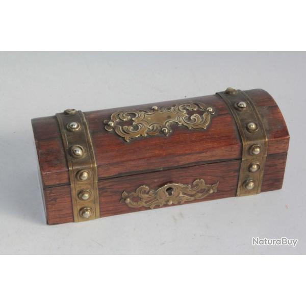 Ancien petit coffret bois et laiton