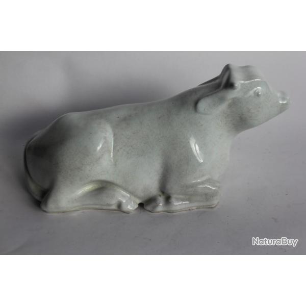 Vache couch�e terre verniss�e Art populaire