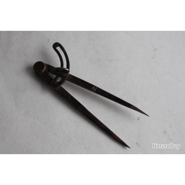 Ancien compas � secteur outil Art populaire