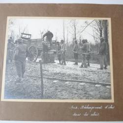 Photo Meuse D&eacute;chargement d'obus dans les abris