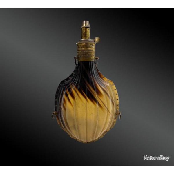 Poire � poudre � bec, grand mod�le, en corne claire et transparente - France - XIX�me si�cle