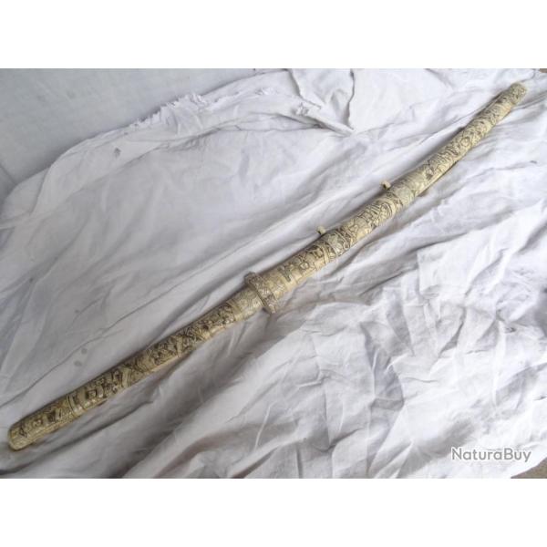 J20) lot , grand, katana = 118 centim�tres =  lame de 72 centim�tres , tsuba , wakis , yoroy  japon