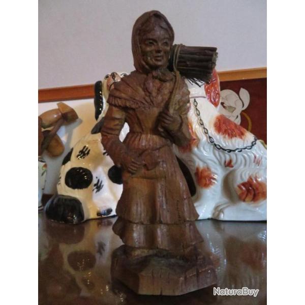VINTAGE - Figurine fagoti�re en bois sculpt� � la main - art populaire (Sic -France ann�es 1970)