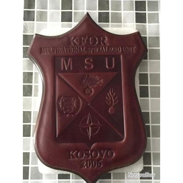 Insigne grand �cusson bois KFOR KOSSOVO 2006
