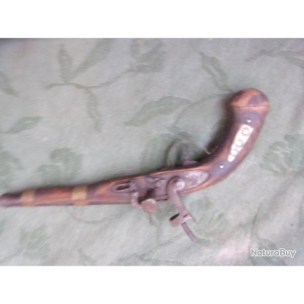 reproduction inerte de pistolet Moukalas