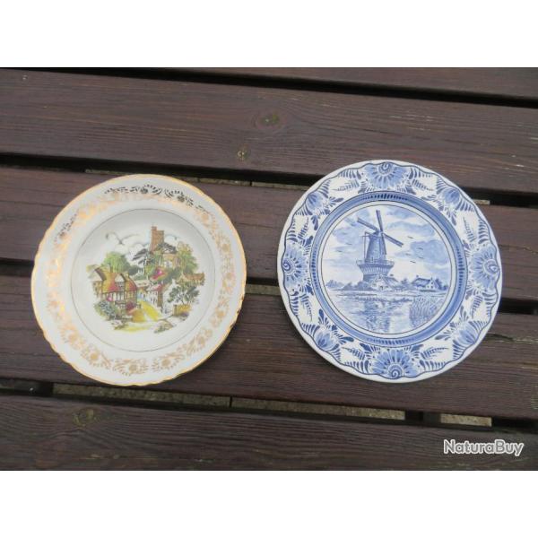 VINTAGE - Lot de deux assiettes dcorative en porcelaine a dcor champtre (XX)