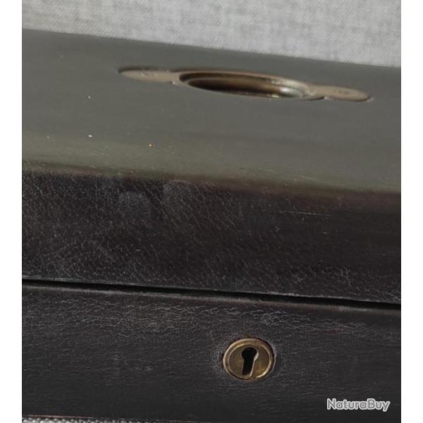Coffret a..... Pouvant servir a �crin pour pistolet ancien ou autres