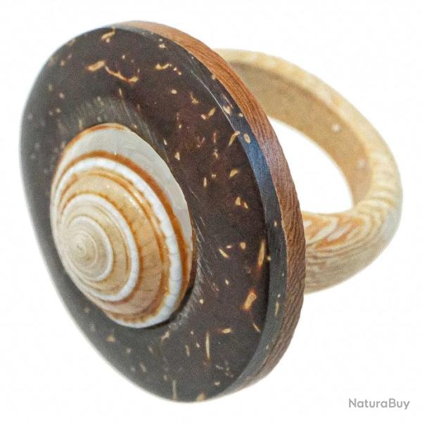 Bague ronde en bois de coco et coquillage architectonica incrust� 54