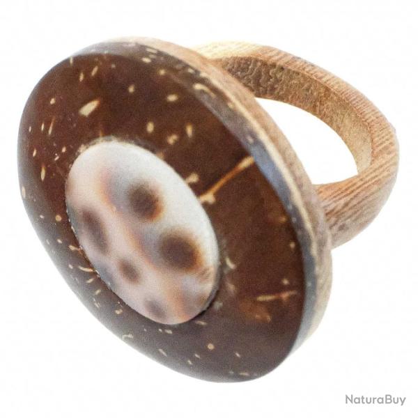 Bague ronde en bois de coco et coquillage cypraea incrust� 54