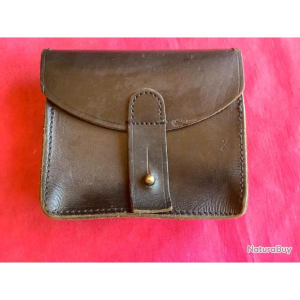 Pochette ancienne en cuir de gendarme ou autres, pas de prix de r�serve