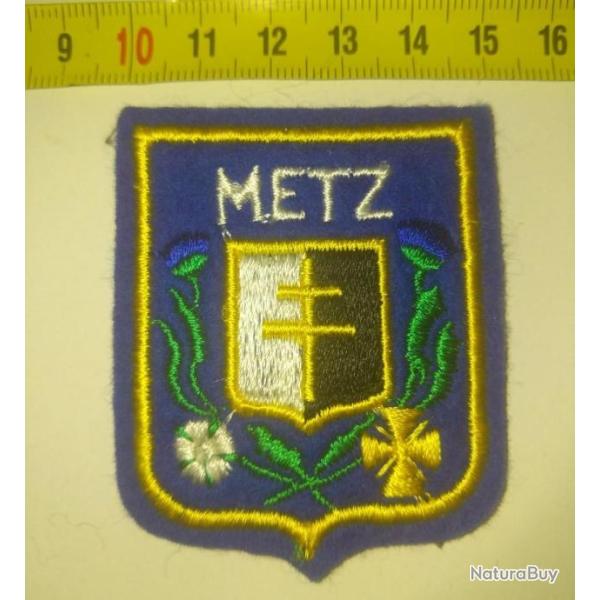 �cusson brod� : " METZ ".