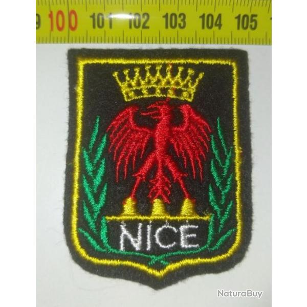 �cusson brod� : " NICE "
