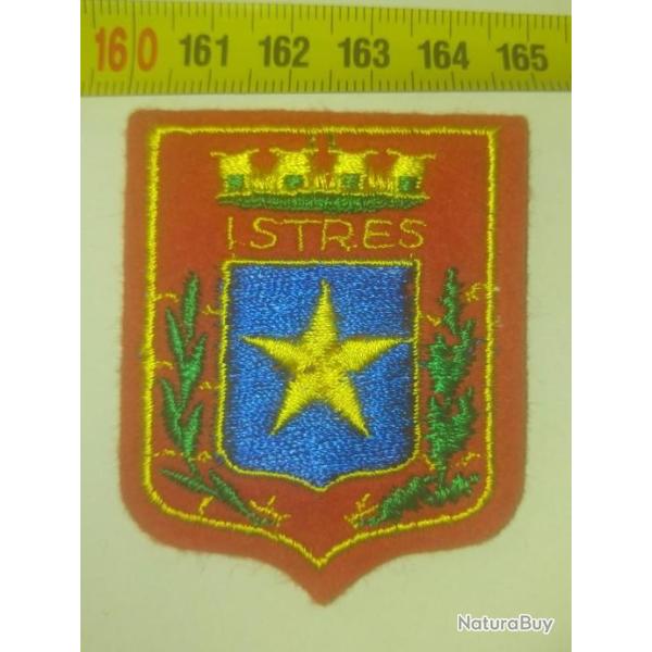 �cusson brod� : " ISTRES ".